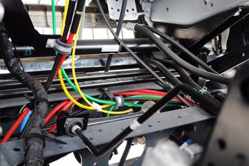 ���� ˧��Q9 ��˾��W570 180���� 4X2 7.5����ʽ�ػ���(HFC5142XXYP70K1E3V)ͼƬ