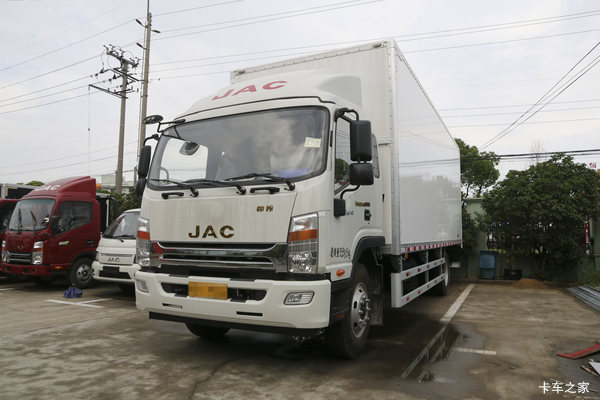 江淮 帅铃Q9 156马力 4X2 5.2米厢式载货车