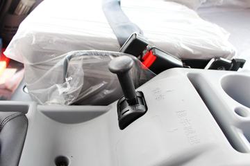 һ����� J6L�п� 180���� 4X2 6.8���ػ�������ͼƬ