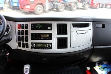 һ����� J6L�п� 180���� 4X2 6.8���ػ�������ͼƬ