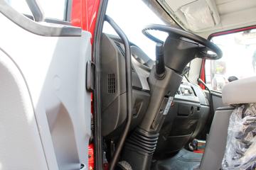 һ����� J6L�п� 180���� 4X2 6.8���ػ�������ͼƬ