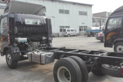 中国重汽 豪曼H3 115马力 4.2米轻卡底盘(ZZ5048CCYD18DB0) 中国重汽 豪曼H3 115马力 4.2米轻卡底盘(ZZ5048CCYD18DB0)