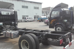 中国重汽 豪曼H3 115马力 4.2米轻卡底盘(ZZ5048CCYD18DB0) 中国重汽 豪曼H3 115马力 4.2米轻卡底盘(ZZ5048CCYD18DB0)