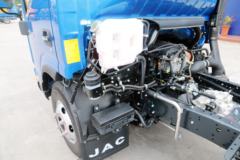 江淮 帅铃H330 献礼版 130马力 4.12米单排厢式轻卡底盘(HFC5043XXYP71K1C2)