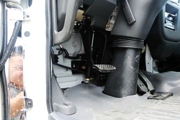 庆铃底盘&nbsp;冷藏车驾驶室图片