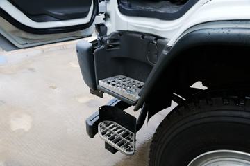 庆铃底盘&nbsp;冷藏车驾驶室图片