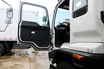 庆铃底盘&nbsp;冷藏车驾驶室图片