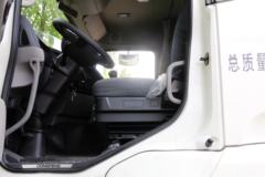 东风商用车 天龙 245马力 6X2 9.4米冷藏车(DFH5250XLCAXV)