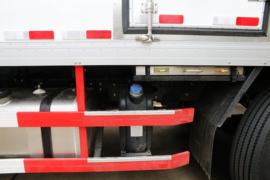 东风天龙&nbsp;冷藏车底盘图片