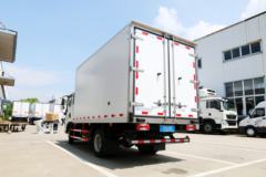 跃进 超越C300 125马力 4X2 冷藏车(NJ5071XLCZFDCMZ)