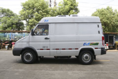 南京依维柯 130马力 冷藏车(康飞牌)(KFT5041XLC42)