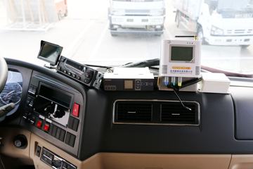 �й����� HOWO T5G 240���� 4X2 ��س�(ZZ5167XXYM561GE1)ͼƬ