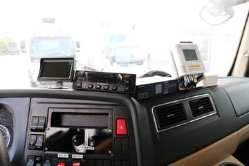 �й����� HOWO T5G 240���� 4X2 ��س�(ZZ5167XXYM561GE1)ͼƬ