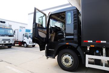 �й����� HOWO T5G 240���� 4X2 ��س�(ZZ5167XXYM561GE1)ͼƬ