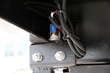 �й����� HOWO T5G 240���� 4X2 ��س�(ZZ5167XXYM561GE1)ͼƬ