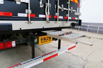 �й����� HOWO T5G 240���� 4X2 ��س�(ZZ5167XXYM561GE1)ͼƬ