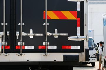 �й����� HOWO T5G 240���� 4X2 ��س�(ZZ5167XXYM561GE1)ͼƬ