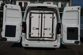 睿行M90&nbsp;冷藏车上装图片