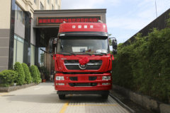 中国重汽 斯太尔M5G重卡 340马力 8X4 9.6米载货车底盘(ZZ5313XXYN466GE1)