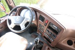 中国重汽 斯太尔M5G重卡 340马力 8X4 9.6米载货车底盘(ZZ5313XXYN466GE1)