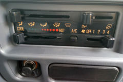 庆铃 五十铃600P 120马力 3.8米排半厢式轻卡(QL5040XXYA1HHJ)