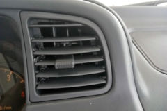 庆铃 五十铃100P 98马力 3.6米单排栏板轻卡(QL10403FAR)