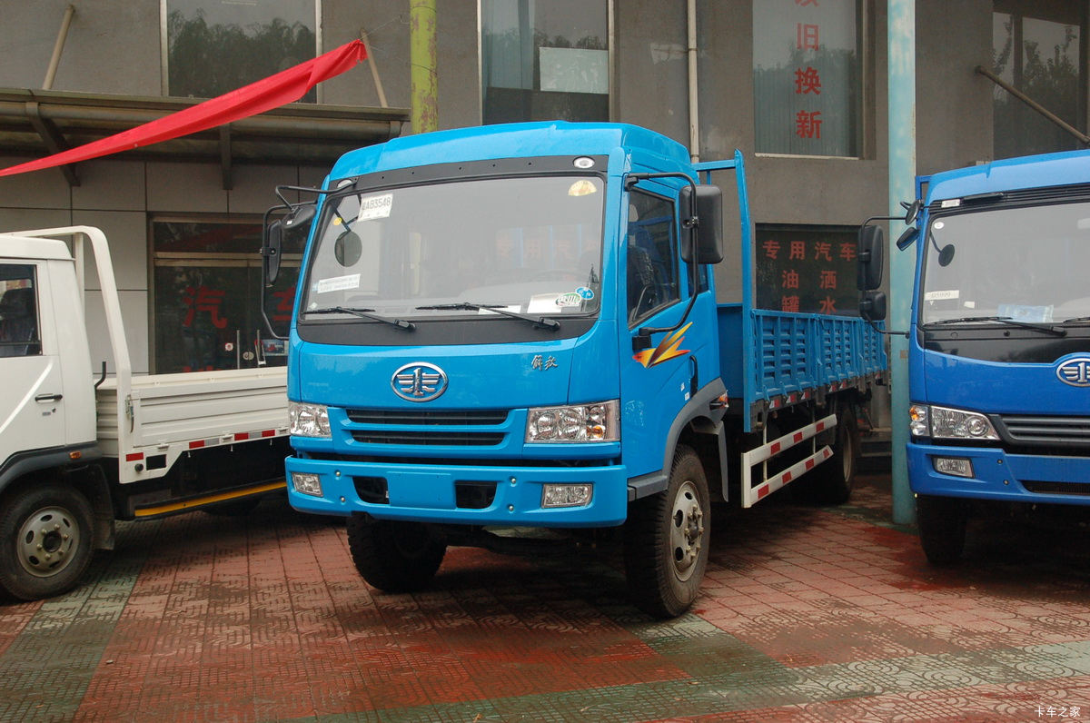 解放 骏威(J5K)中卡 140马力 4X2 栏板载货车