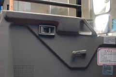 青岛解放 赛龙II中卡 130马力 4X2 5.8米仓栅式载货车(CA5080XXYPK2EA80-1)