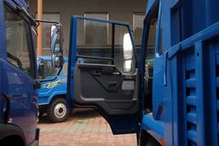 青岛解放 赛龙II中卡 130马力 4X2 5.8米仓栅式载货车(CA5080XXYPK2EA80-1)