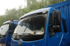 青岛解放 赛龙II中卡 130马力 4X2 5.8米仓栅式载货车(CA5080XXYPK2EA80-1)