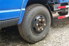 北京牌 旗铃 120马力 4X2 5.2米单排栏板载货车(BJ1065P1U62)