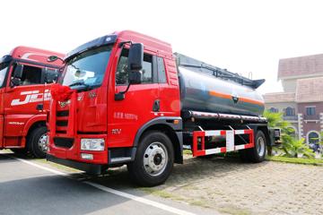 青岛解放 龙V 196马力 4X2 化工液体运输车(程力威牌)(CLW5160GFWC5)