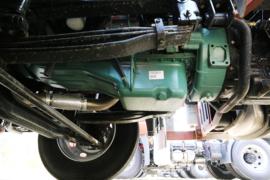 青岛解放底盘&nbsp;液体运输车底盘图片