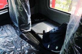 青岛解放底盘&nbsp;平板运输车驾驶室图片