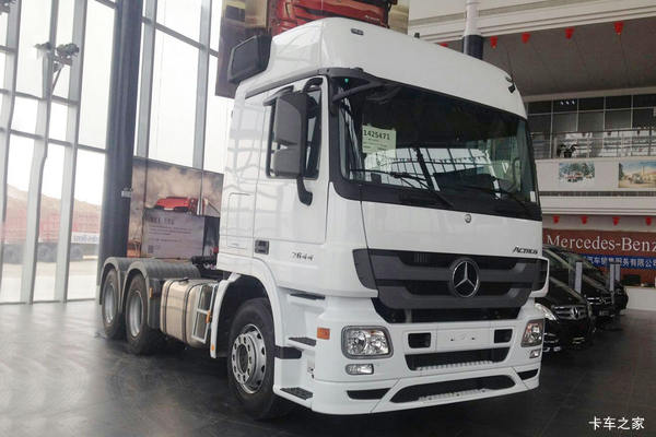 奔驰 Actros重卡 440马力 6X2牵引车(型号2644LS)