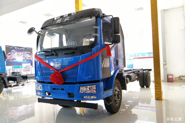 一汽解放 J6L中卡 180马力 4X2 5300轴载货车底盘(CA1160P62K1L4A1E5)