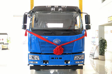 一汽解放 J6L中卡 180马力 4X2 6.75米栏板载货车(CA1180P62K1L4E5)