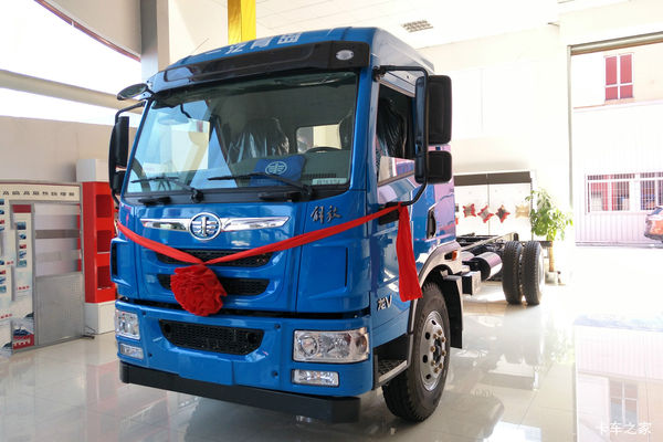 青岛解放 龙V中卡 180马力 4X2 5250载货车底盘(CA1168PK2L2E5A80)