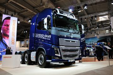 沃尔沃 FH16重卡 750马力 8X4牵引车