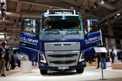 沃尔沃 FH16重卡 750马力 8X4牵引车