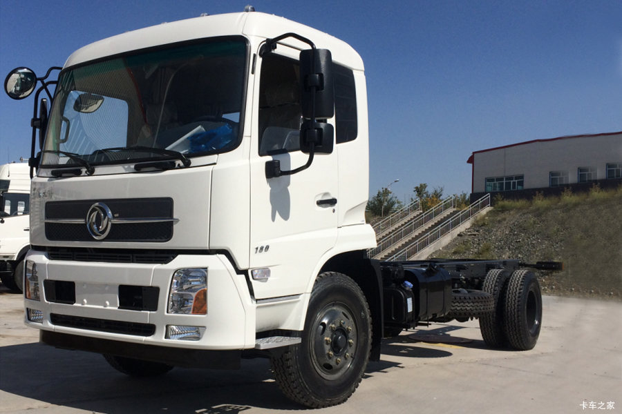 东风商用车 天锦 180马力 4X2 4500轴距洒水车底盘