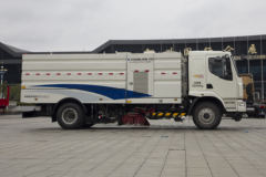 东风柳汽 乘龙 210马力 4X2 扫路车(ZLJ5160TXSLE4)