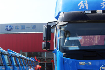 һ����� J6L�п� 180���� 4X2 7.7����ʽ�ػ�������(CA5160XXYP62K1L5A2E5)ͼƬ