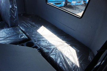 һ����� J6L�п� 180���� 4X2 7.7����ʽ�ػ�������(CA5160XXYP62K1L5A2E5)ͼƬ