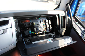 һ����� J6L�п� 180���� 4X2 7.7����ʽ�ػ�������(CA5160XXYP62K1L5A2E5)ͼƬ