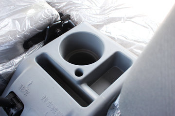 һ����� J6L�п� 180���� 4X2 7.7����ʽ�ػ�������(CA5160XXYP62K1L5A2E5)ͼƬ