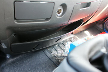 һ����� J6L�п� 180���� 4X2 7.7����ʽ�ػ�������(CA5160XXYP62K1L5A2E5)ͼƬ