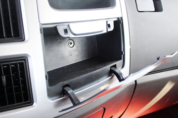 һ����� J6L�п� 180���� 4X2 7.7����ʽ�ػ�������(CA5160XXYP62K1L5A2E5)ͼƬ