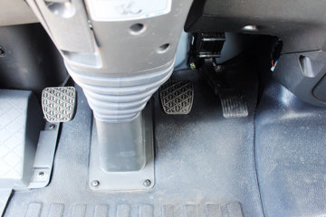 һ����� J6L�п� 180���� 4X2 7.7����ʽ�ػ�������(CA5160XXYP62K1L5A2E5)ͼƬ