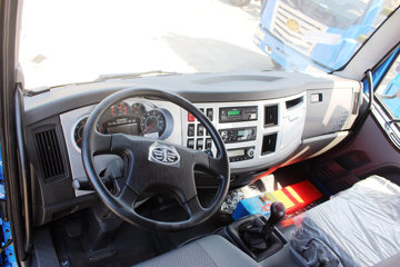 һ����� J6L�п� 180���� 4X2 7.7����ʽ�ػ�������(CA5160XXYP62K1L5A2E5)ͼƬ